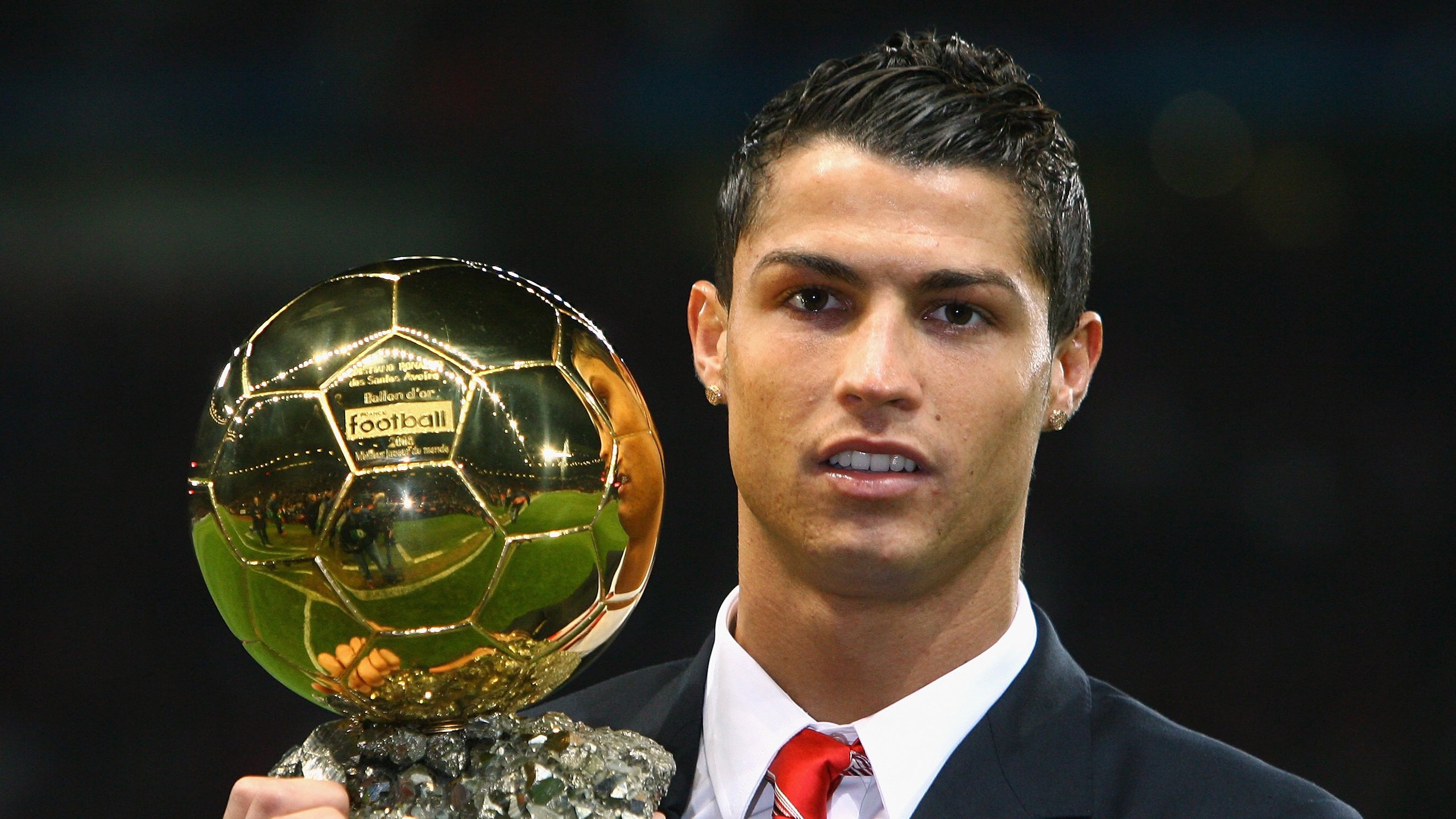 一场比赛：库里在火箭队比赛中投中13个三分，打破NBA单场远投纪录！